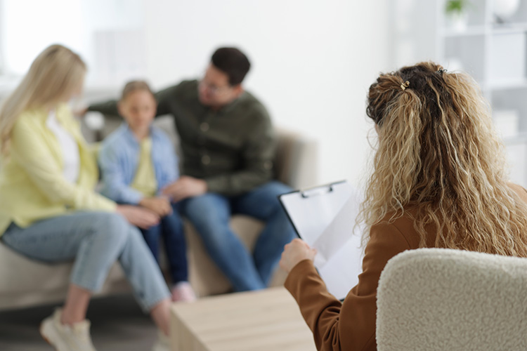morina_family_counseling_img A family meets with a counselor from Morina Counseling in Seattle, WA